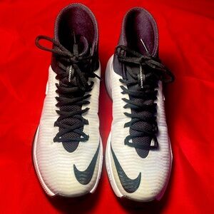 Nike Men's Zoom Clear Out Basketball Shoes